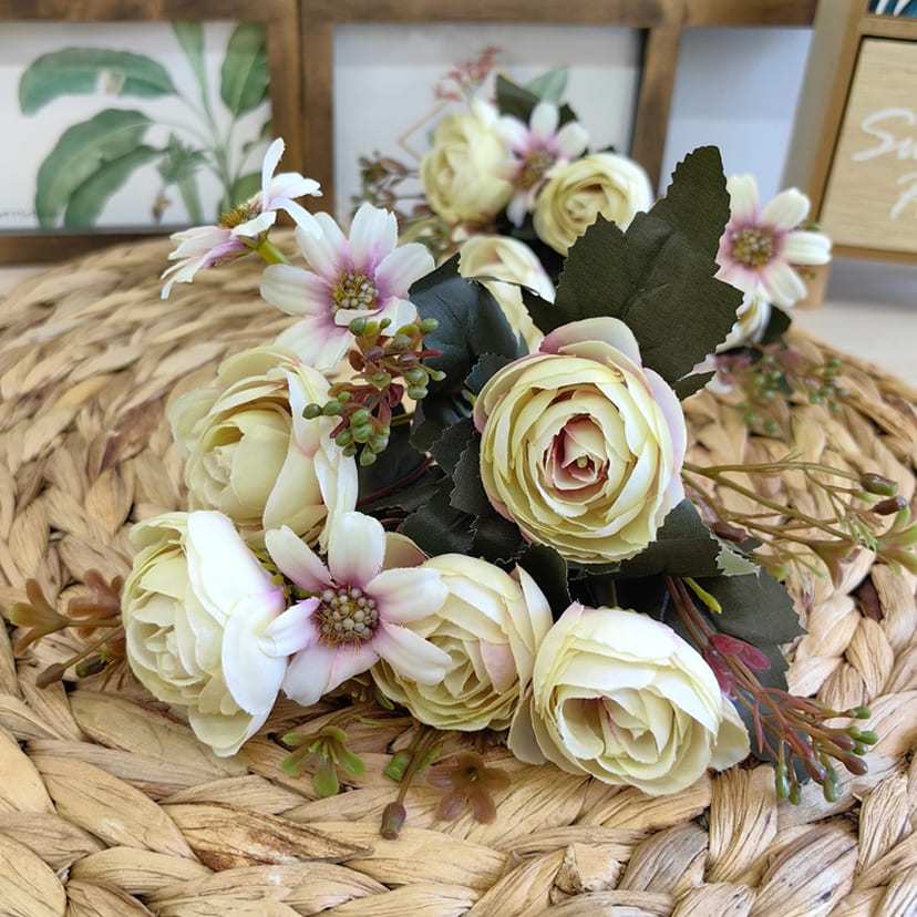 Искусственные цветы в Челябинске | Цветы искусственные «Камелии с мелкоцветом», сиренево-молочные, букет